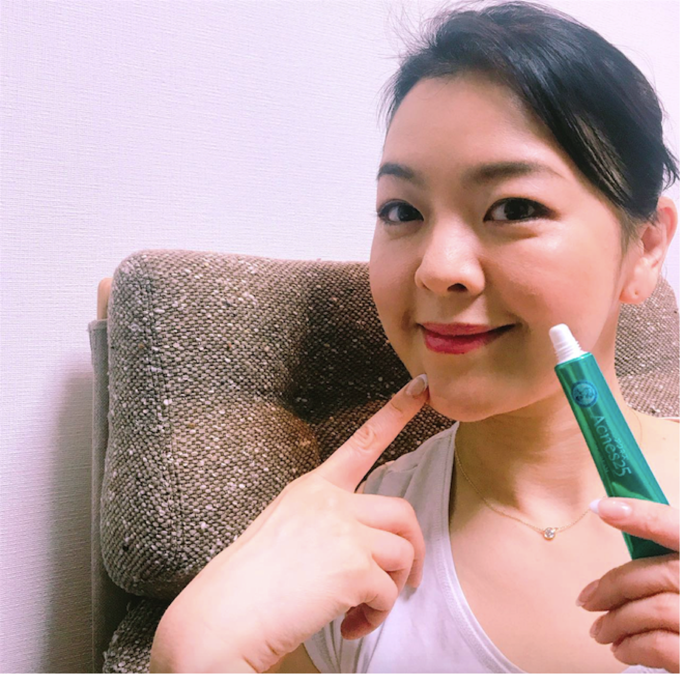 生活リズムの乱れから大人ニキビに悩んでいたという美容家の上田祥子さんに、「メンソレータムアクネス25メディカルクリームc」が大人ニキビにおすすめの理由をお聞きしました。